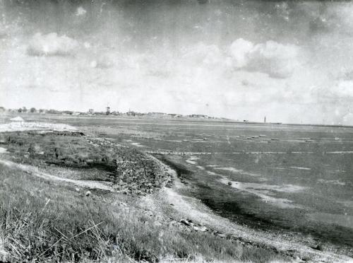 Th. van der Steeg 1910 ca Hellevoetsluis gezien van de Weergors NL-BleSAVPR_HE_GORZENPAD_001