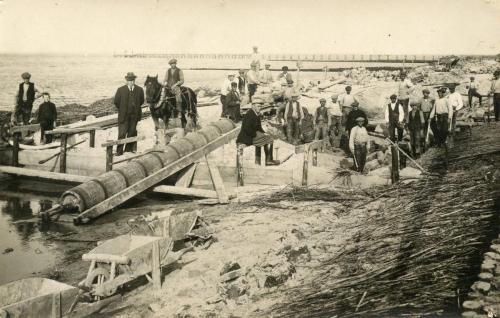 Th. van der Steeg 1916 Tolmalen met handkracht. Boulevard Oostvoorne NL-BleSAVPR_PB4812